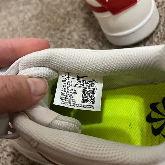 Nike tennis shoes size 7.5 - Picture 6 of 7
